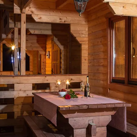 Spacious Homes Near The In Σπίτι διακοπών